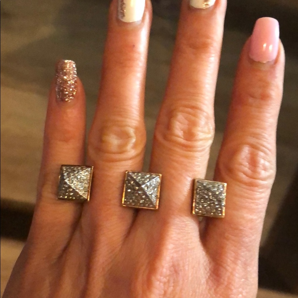 Henri Bendel ring